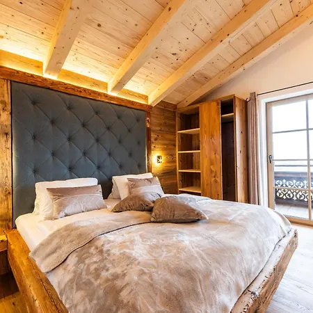 Holiday home Luxus - Alpine Eleganz Trifft Outdoor-jacuzzi Und Zirbensauna Pirching am Traubenberg